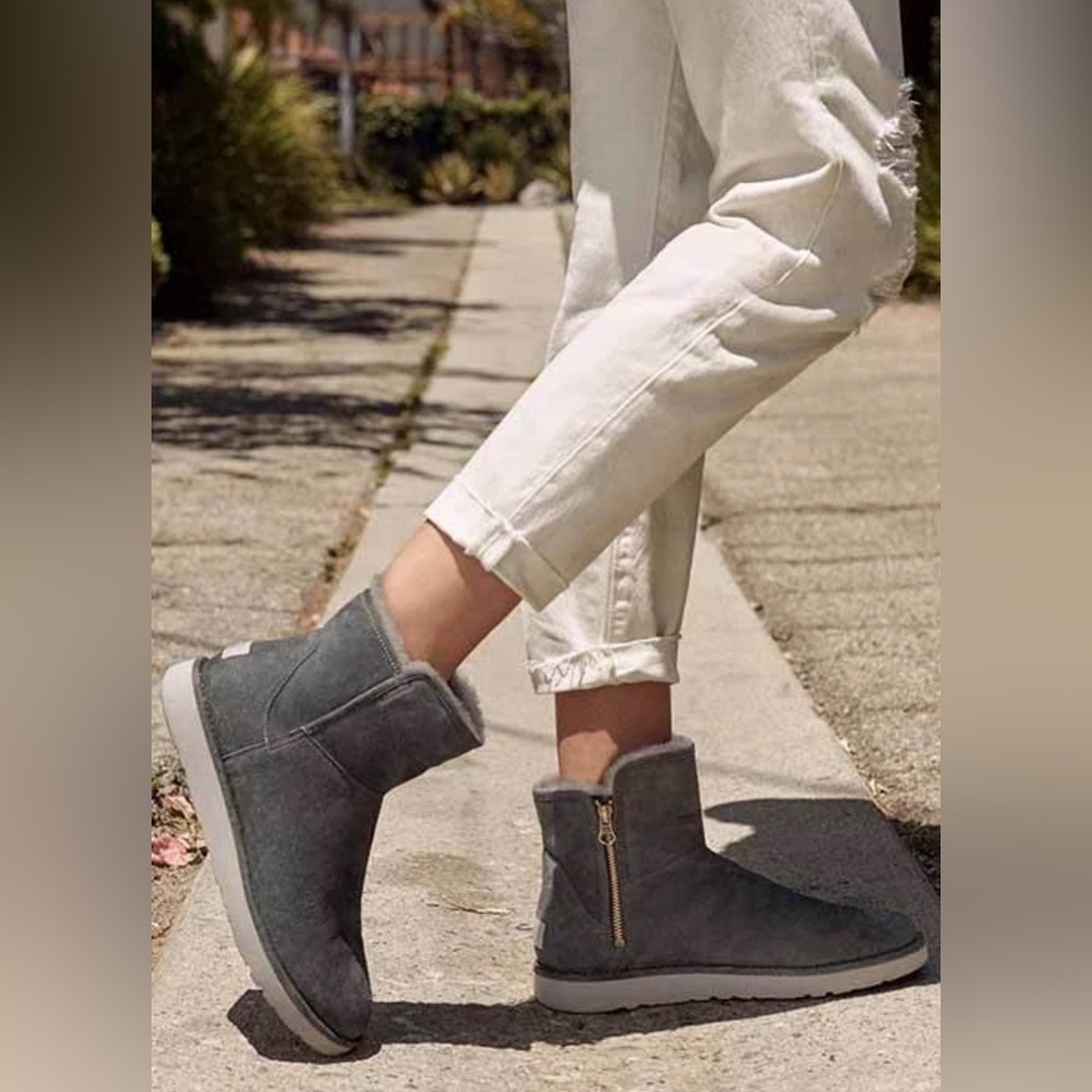 UGG Abree Mini Boot Grigio Zip Sheepskin Gray Suede Fur Lined Size 9 Warm Winter